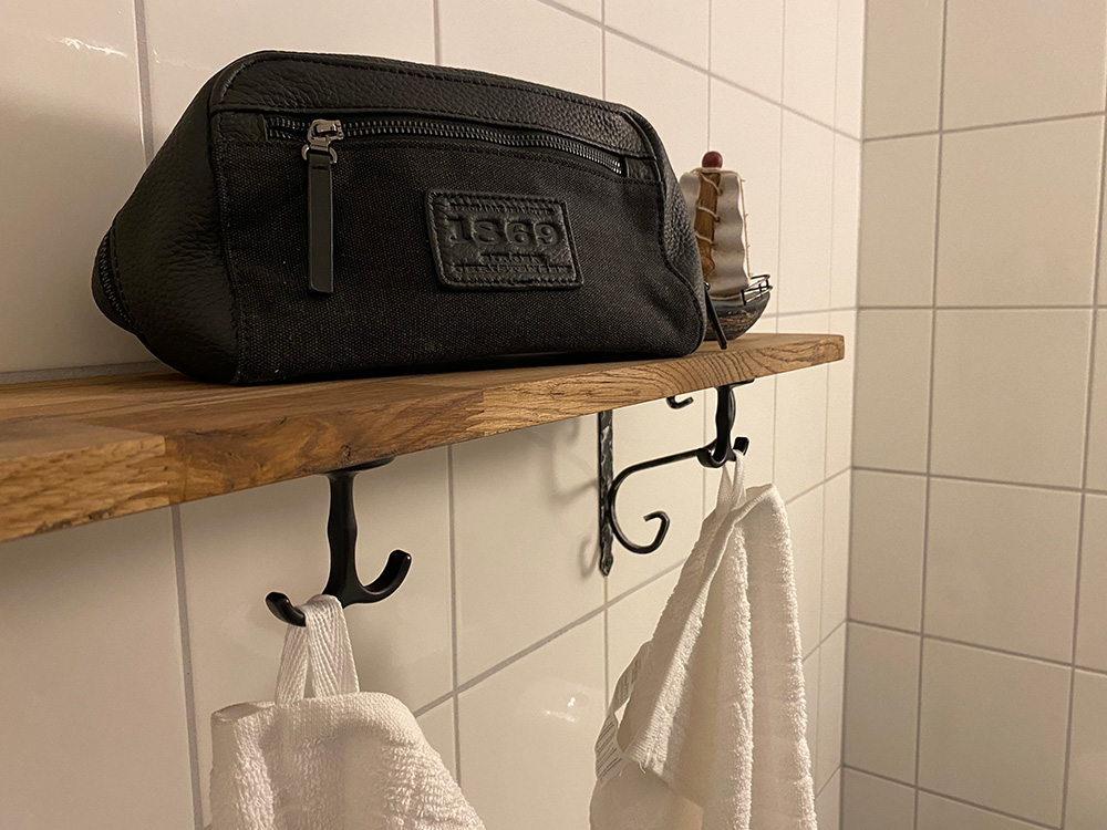 Hotellrum – badrum detalj