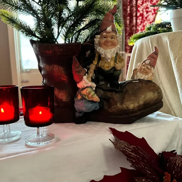 Tomterna vakar över julbordet