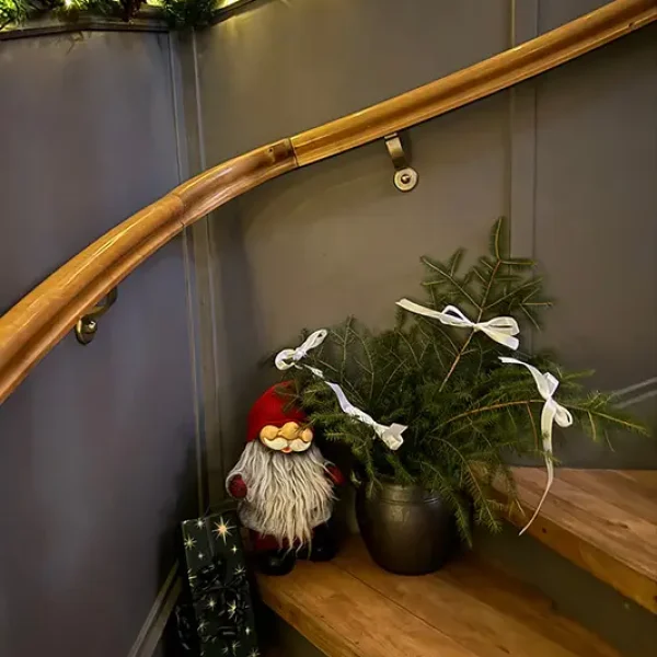 Jultomten på trappan